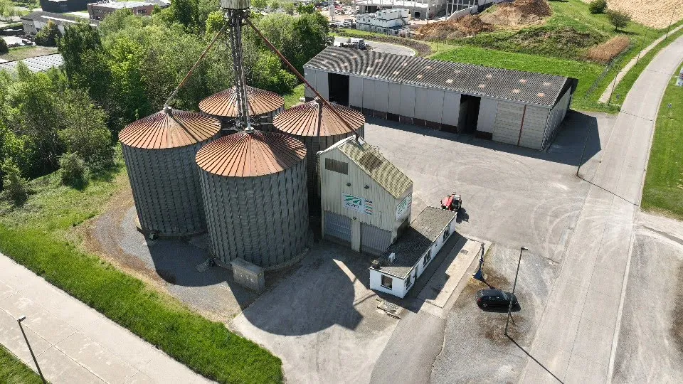 Photo a&eacute;rienne du d&eacute;p&ocirc;t de Isnes