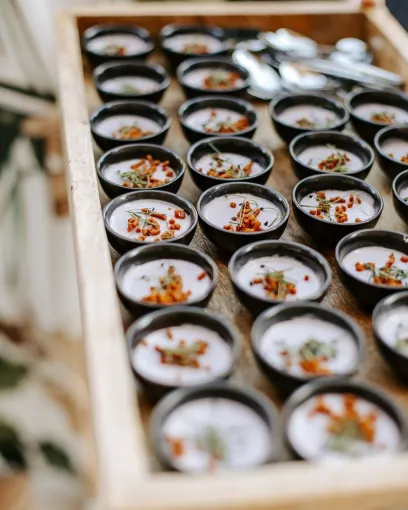 Photo de verrine dispos&eacute;es sur un plateau