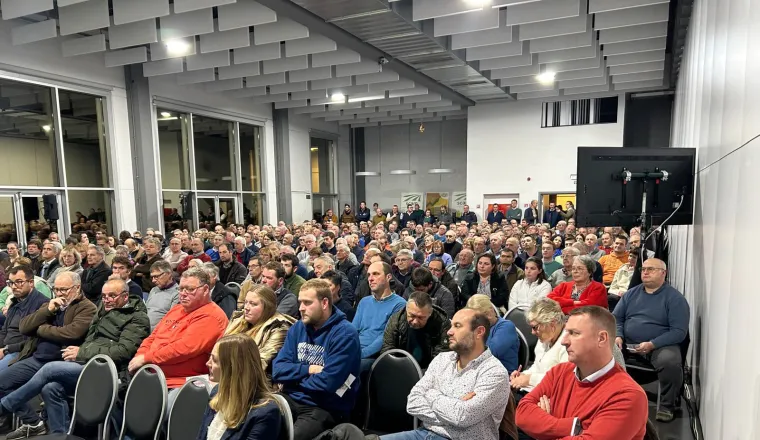 photo de groupe repr&eacute;sentant les clients lors de la r&eacute;union technique &agrave; Perwez