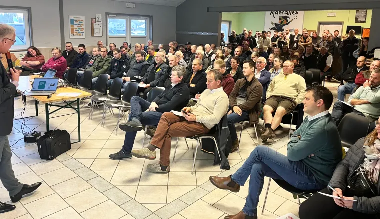 photo repr&eacute;sentant un groupe de personne assistant &agrave; la r&eacute;union technique de Vaux-Sur-Sure